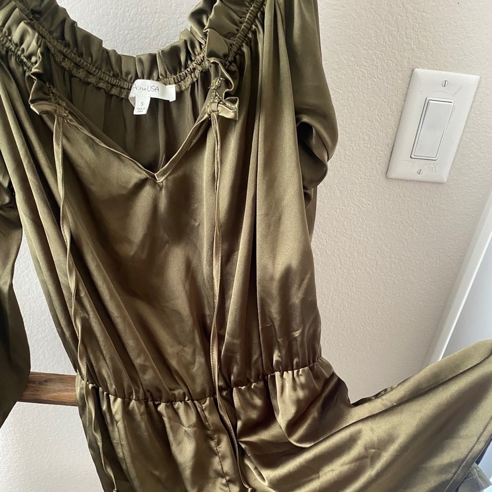 Olive green - off the shoulder jumper - Picture 2 of 7